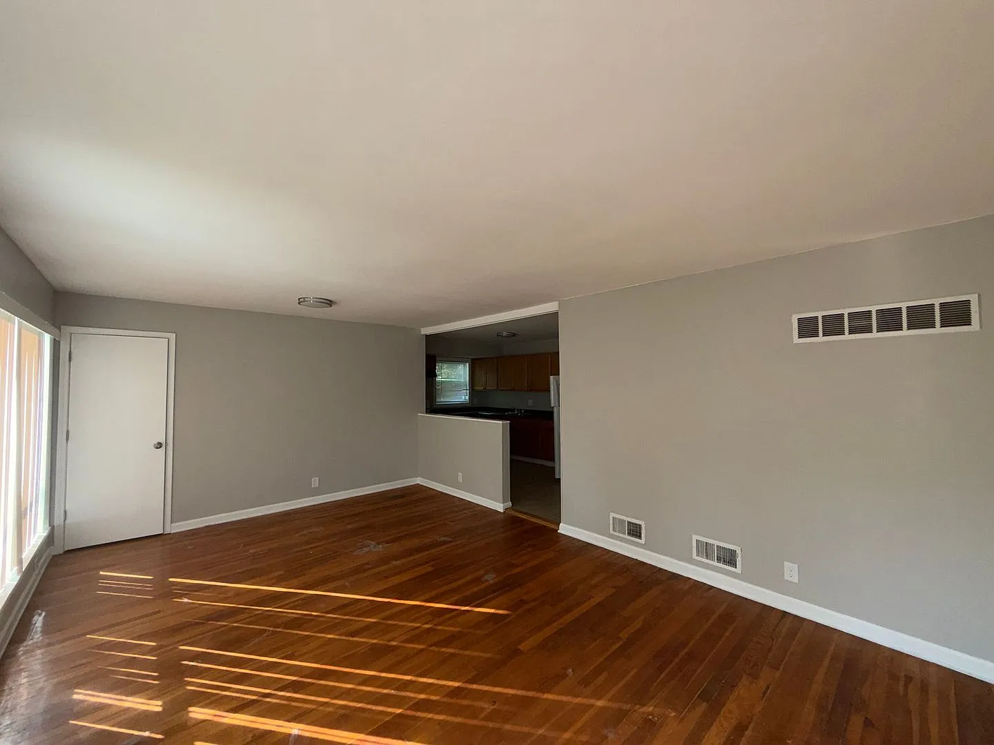 Lovely Home for Rent - Section 8 welcome — Photo 3