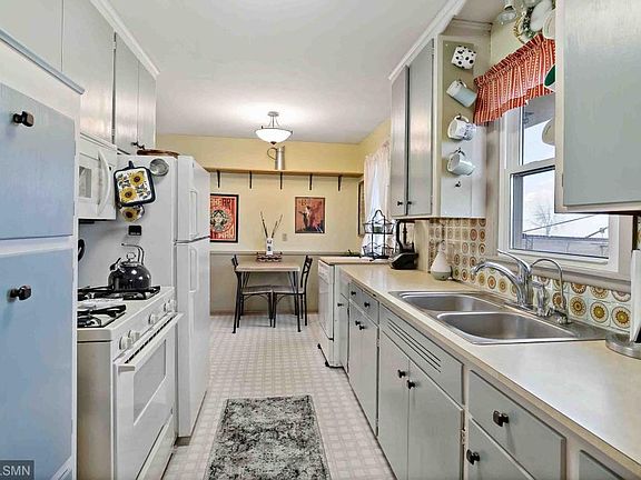 3rd image of 14320 Cantata Ave