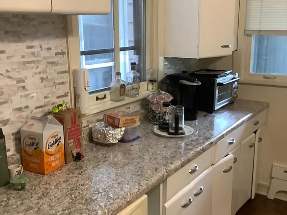 2nd image of 1109 W Wellington Ave #1