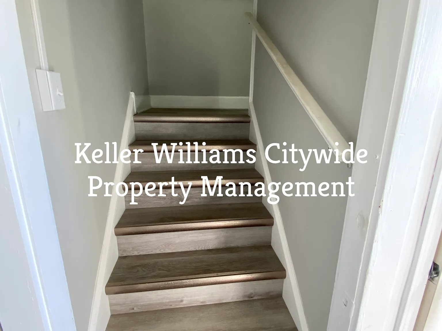 Spacious 4 bedroom 2 bath up duplex in Lakewood — Photo 3