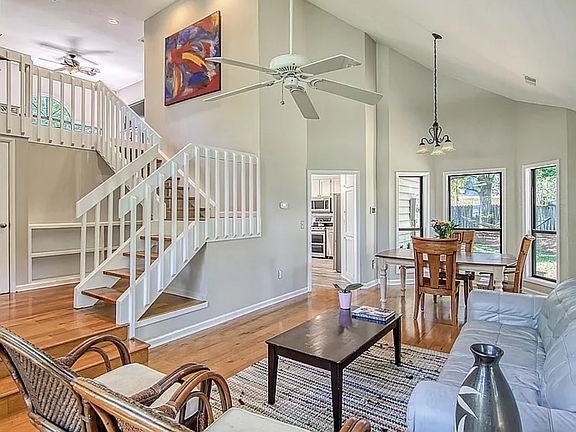 5th image of 2055 Prospect Hill Dr