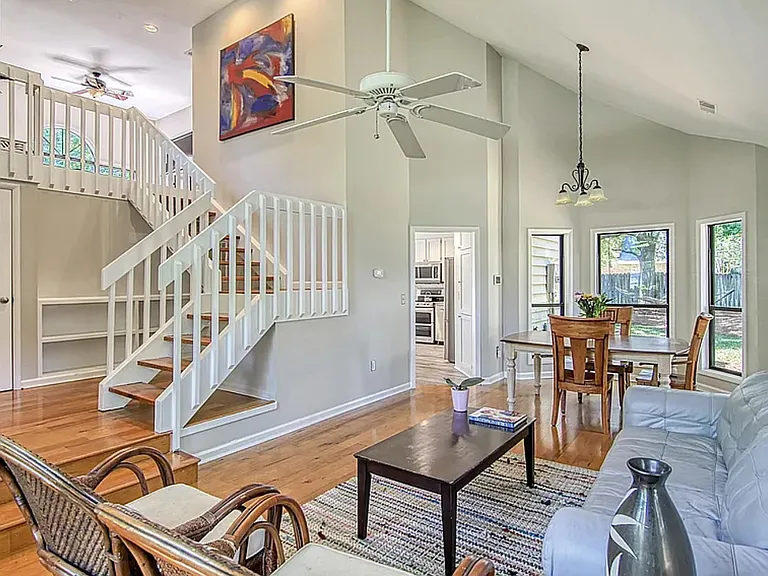 2055 Prospect Hill Dr — Photo 5