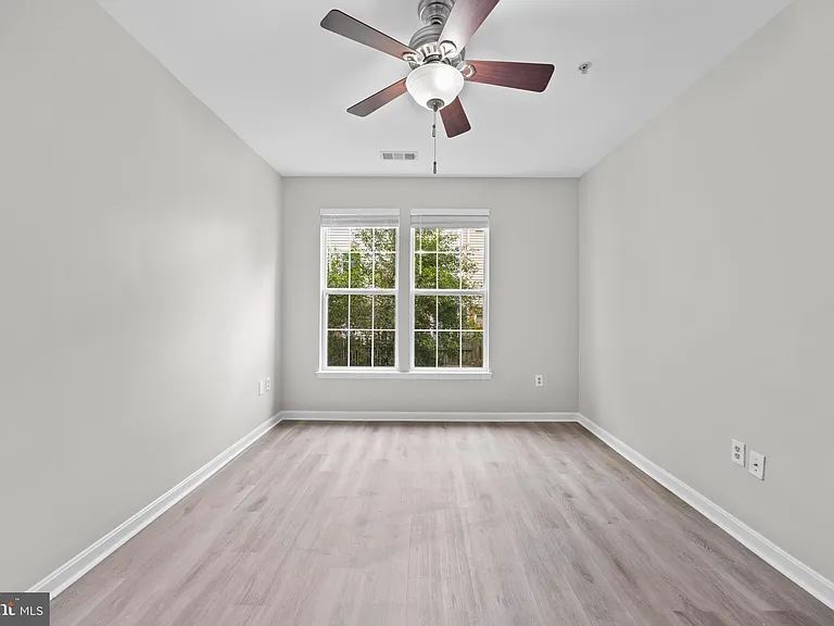 801 S Greenbrier St #215 — Photo 28