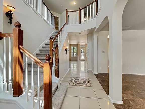 2nd image of 15401 Finch Cir