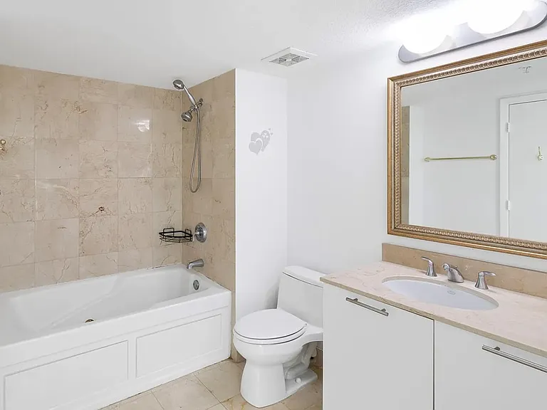 1800 N Bayshore Dr #2006 — Photo 13