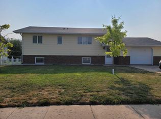 107 Wagon Trail Dr, Ogallala, NE 69153