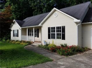 7605 Daltonshire Ct, Oak Ridge, NC 27310