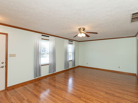 4th image of 640 S School St #28