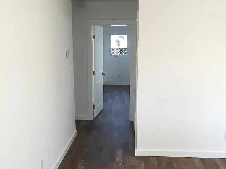6119 Burwood Ave — Photo 7