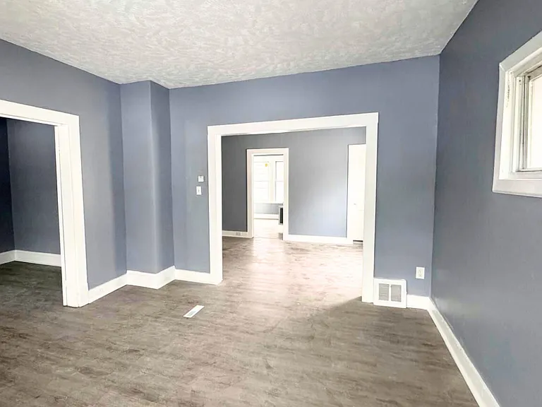 3438 E 121st St #1 — Photo 2