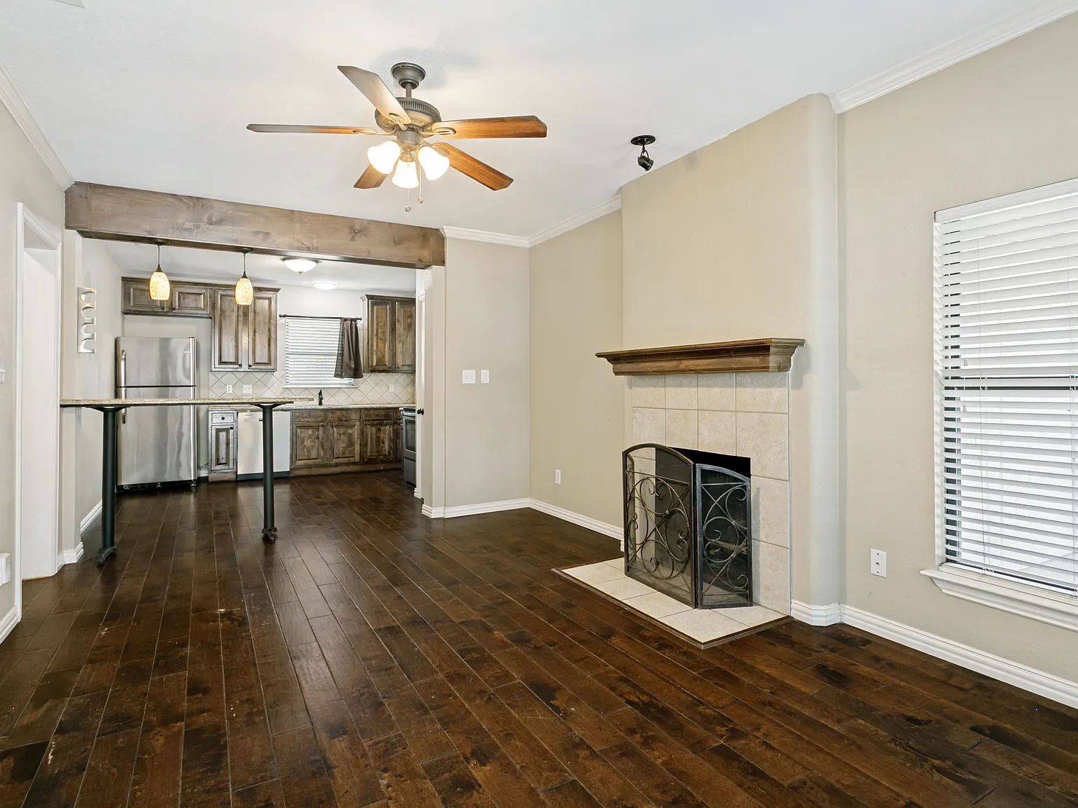 4 bed, 1266 sqft, $2,000 — Photo 2