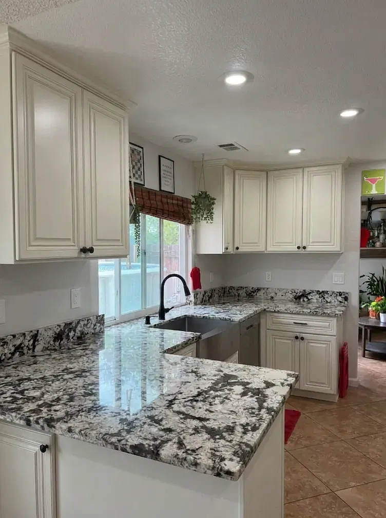 4 bed, 2.5 bath, 1750 sqft, $3,200 — Photo 2