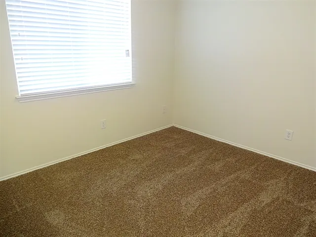 2288 Green Meadows Ln — Photo 12
