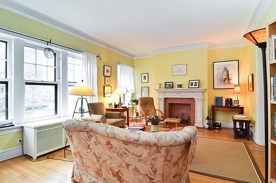 3rd image of 856 Hinman Ave APT 1N