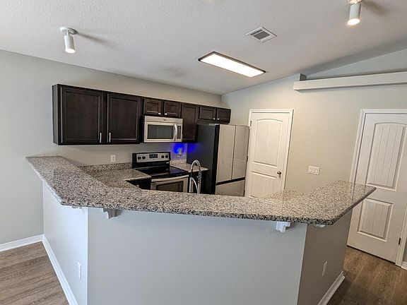 5th image of 8450 Island Dr