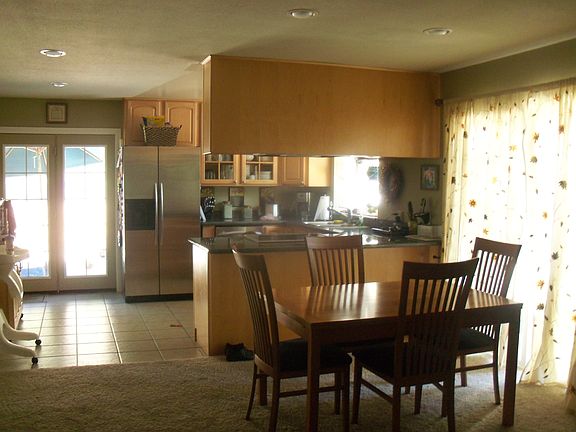 Dining/ kitchen