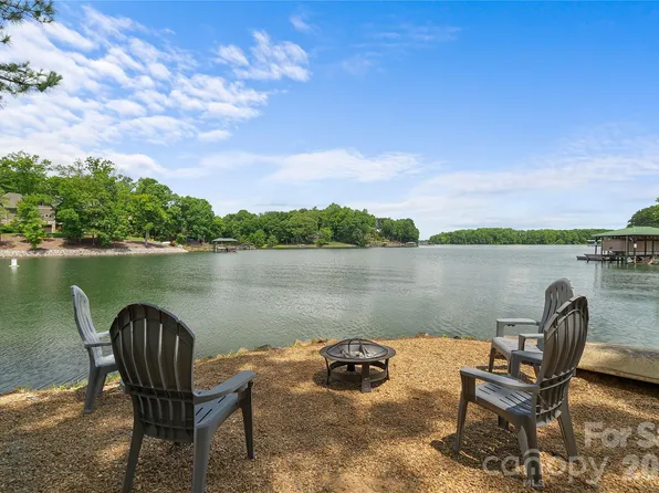 121 Rhinehill Dr, Mooresville, NC 28117