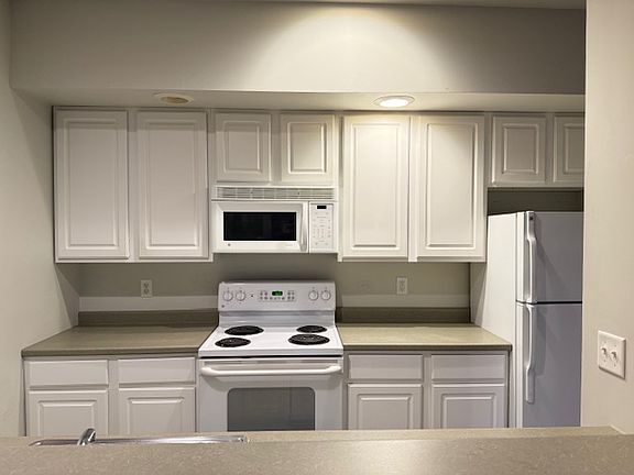 5th image of 46A Barrister Dr #A