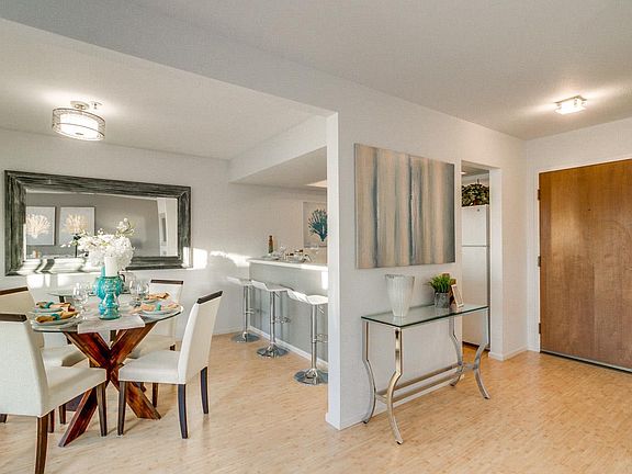 3rd image of 410 Sheridan Ave APT 442