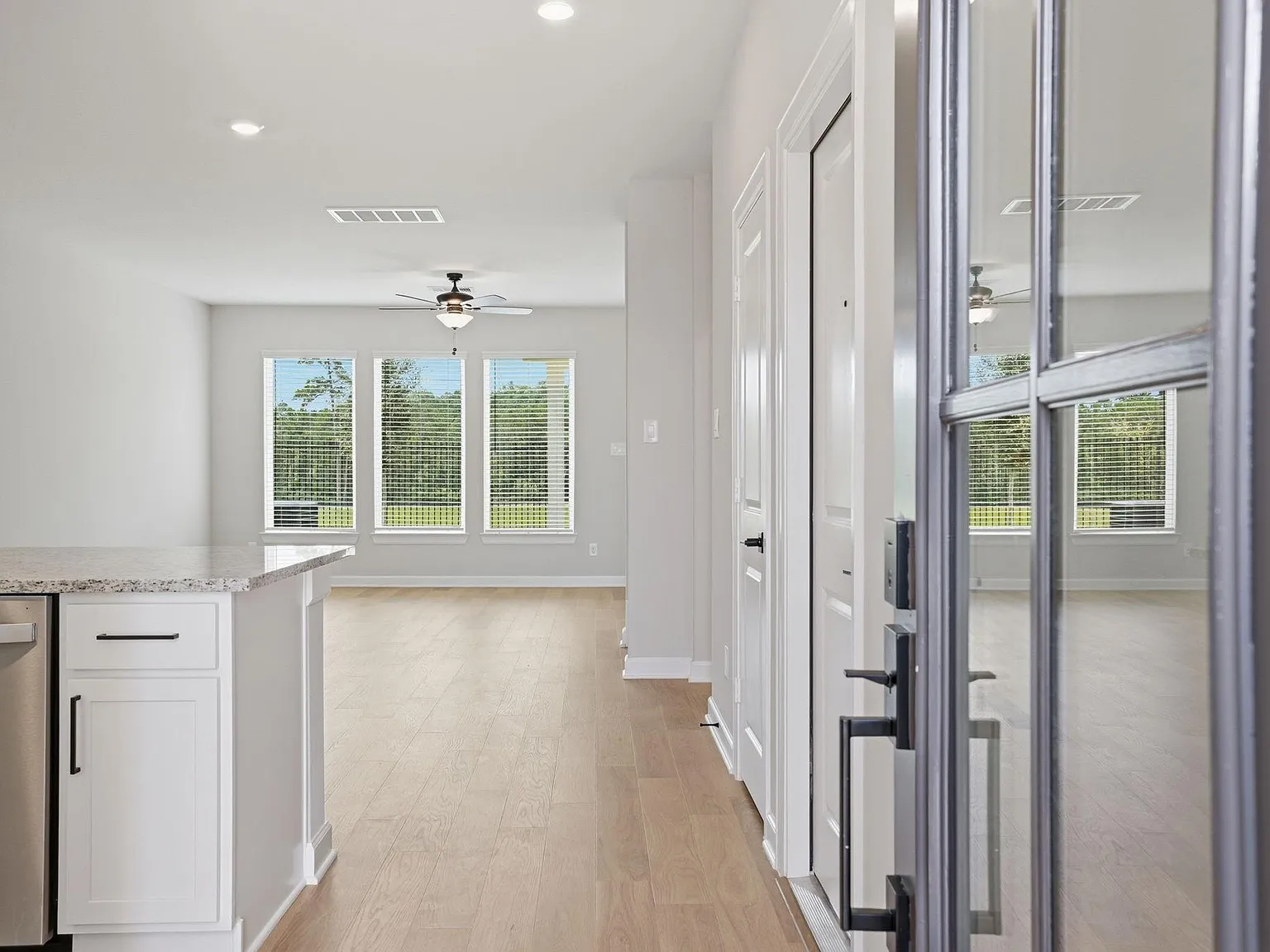 5 bed, 2.5 bath, 2594 sqft, $3,150 — Photo 3