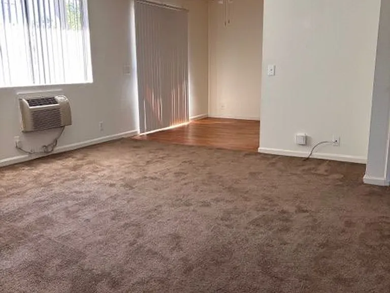 9669 Marilla Dr — Photo 3