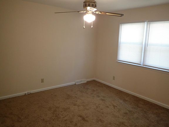 5th image of 4725 Country Oaks Dr