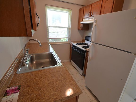 2nd image of 1830 Wayland Ave #1