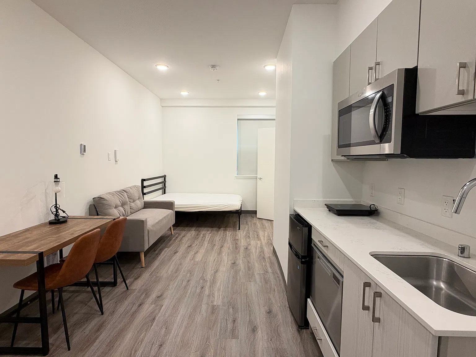 Fifty-Two Apartments — Photo 2