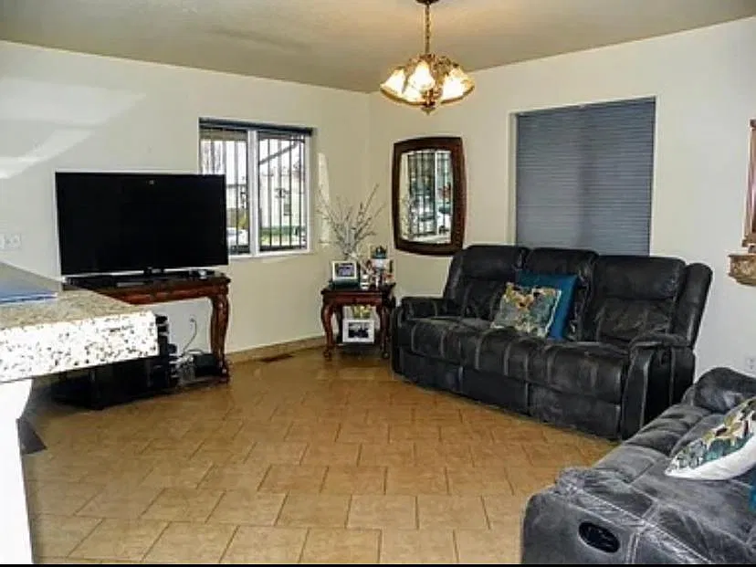 3 bed, 1.5 bath, 1104 sqft, $2,700 — Photo 3