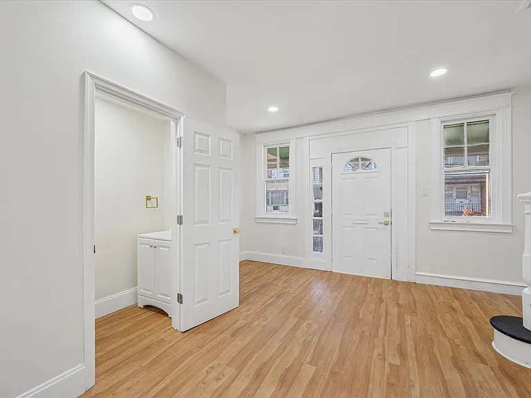 1623 S Lindenwood St — Photo 13