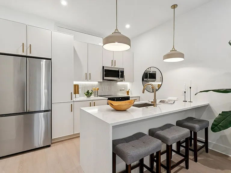 20 West — Photo 265