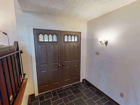 2nd image of 601 Beresford Dr