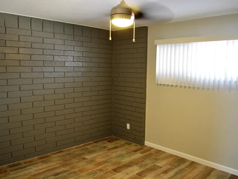326 W Earll Dr #3 — Photo 6