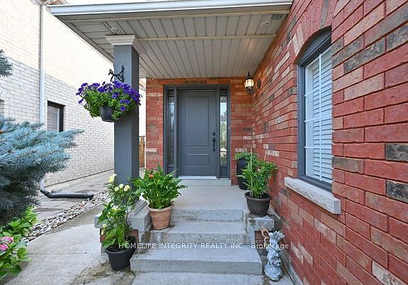 3rd image of 315 Ellwood Dr W
