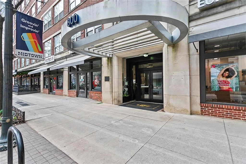 1 bed, 1.0 bath, 852 sqft, $1,750 — Photo 1