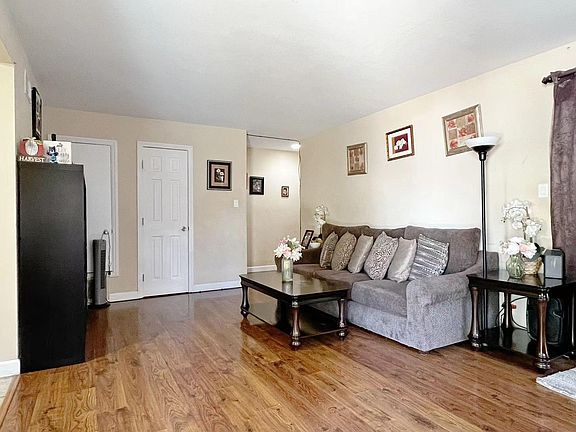 4th image of 1287 Flora Ave #1287