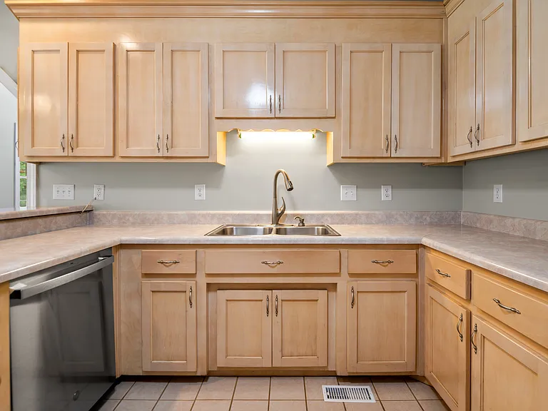 619 Greyshire Dr — Photo 14