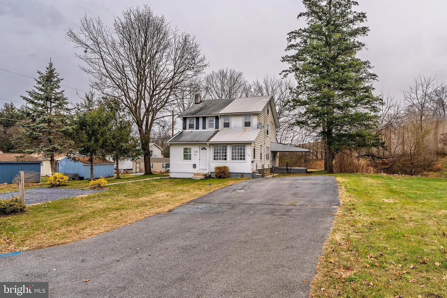 609 W Lawn Ave photo 1