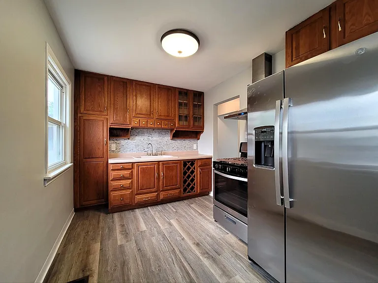 2716 White Oak Ave — Photo 4