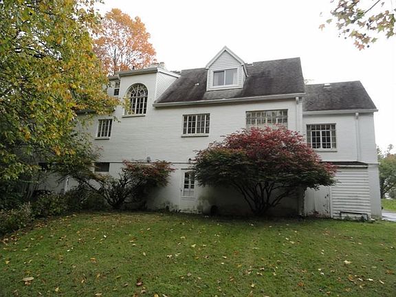 4th image of 840 Greenhouse Dr