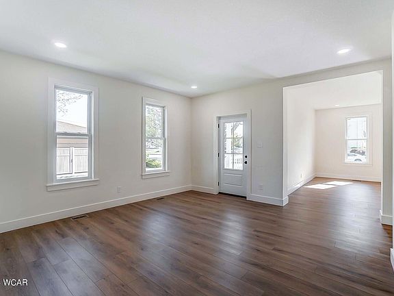 4th image of 109 N Franklin St