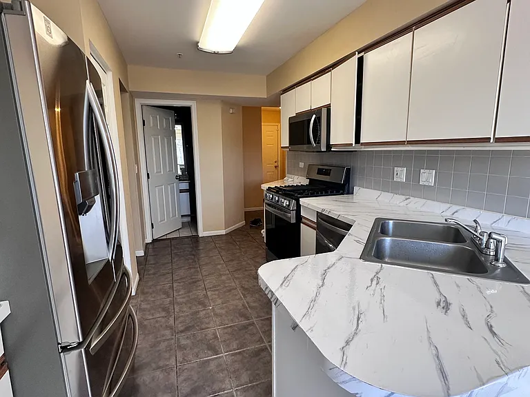 1311 Orleans Dr — Photo 3