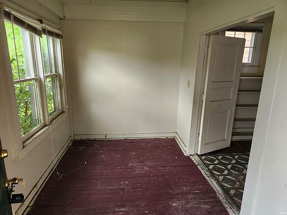2nd image of 1616 S Grand Ave