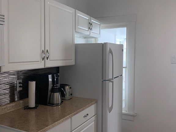 3rd image of 1102 Hill Ave