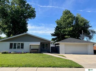 637 W 8th St, York, NE 68467