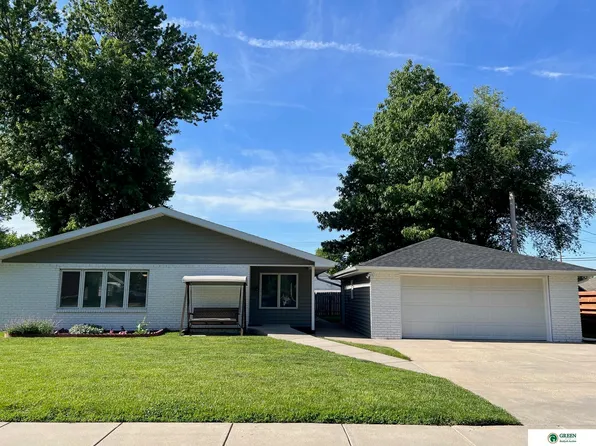 637 W 8th St, York, NE 68467