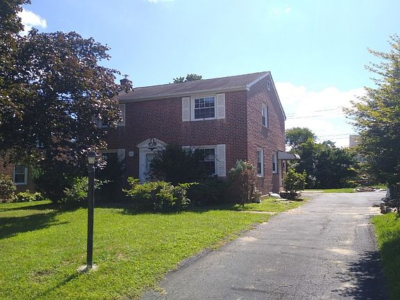 2nd image of 242 Bryn Mawr Ave