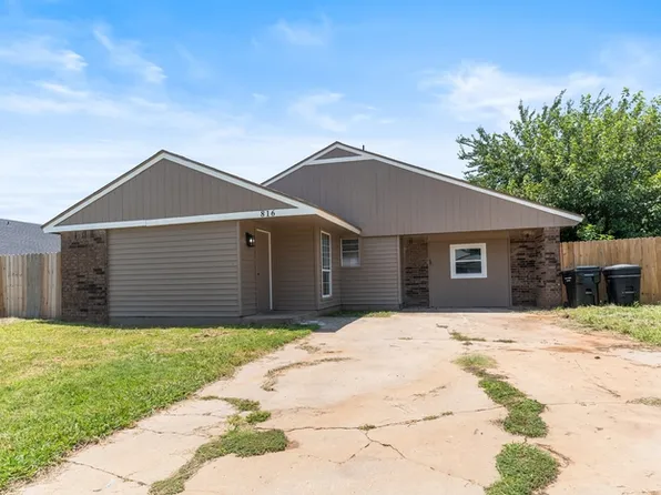 816 SE 14th St, Moore, OK 73160
