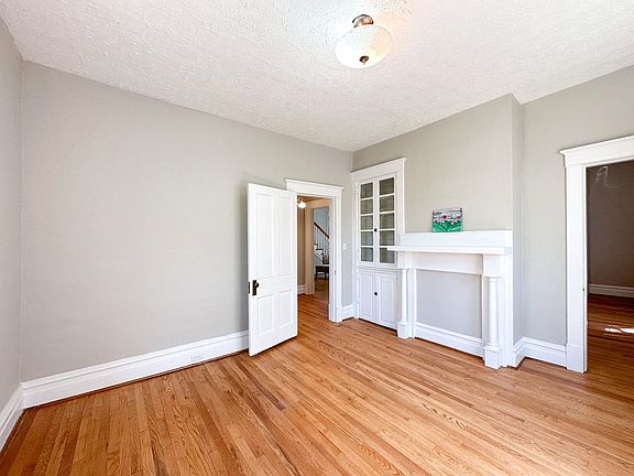4th image of 234 Thornrose Ave