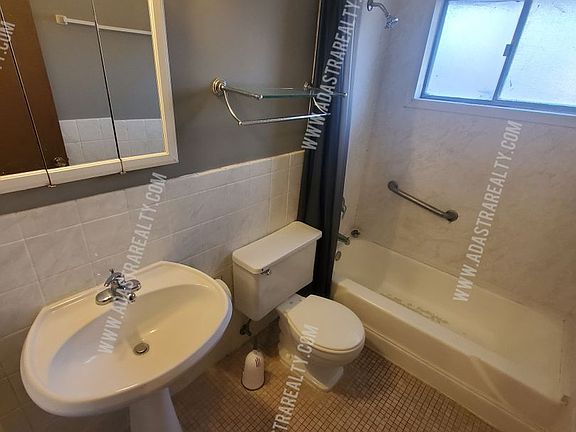 3rd image of 7903 Grandview St